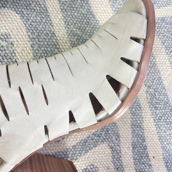 Restricted Perforated Booties Size 7.5‎ Neutral Bone Gray Faux Leather - Picture 8 of 13